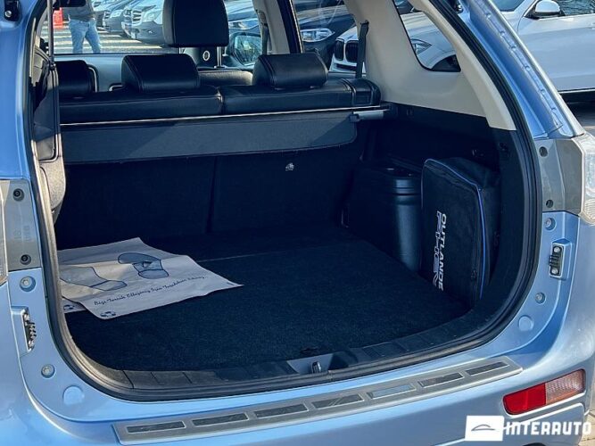 Mitsubishi Outlander 53 interauto-car
