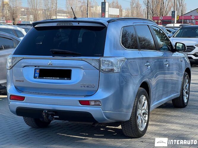 Mitsubishi Outlander 35 interauto-car