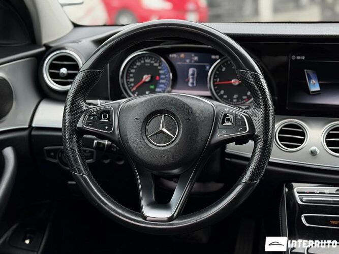Mercedes E 200 38 interauto-car