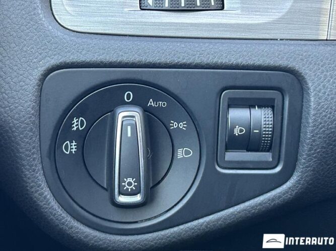 Volkswagen Golf 37 interauto-car