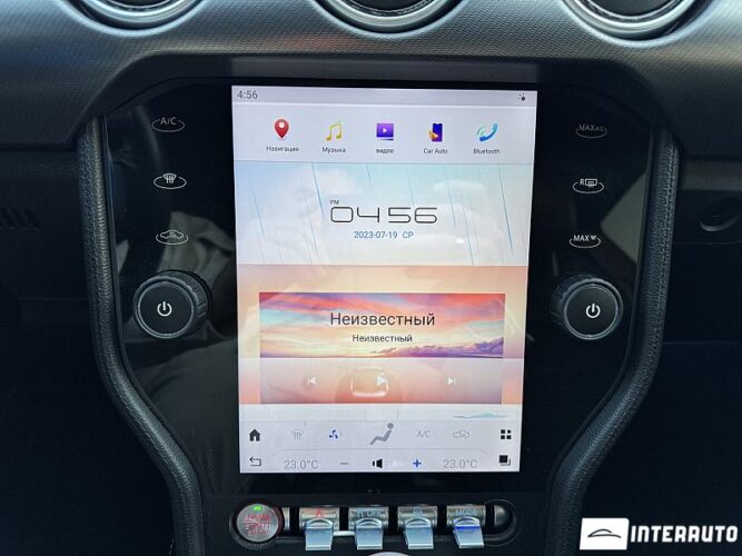 Ford Mustang 50 interauto-car