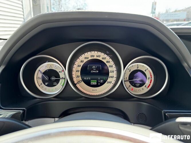Mercedes E 300h 39 interauto-car