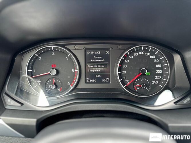 Volkswagen Amarok 43 interauto-car