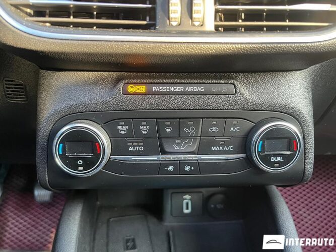 Ford Focus 41 interauto-car