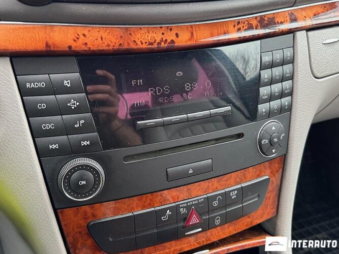 Mercedes E 220 38 interauto-car