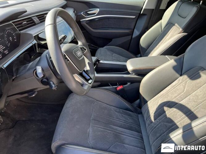 Audi E-tron 31 interauto-car