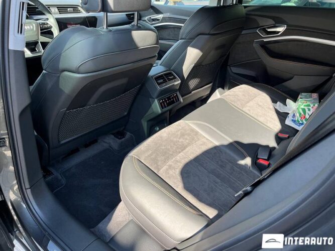 Audi E-tron 39 interauto-car