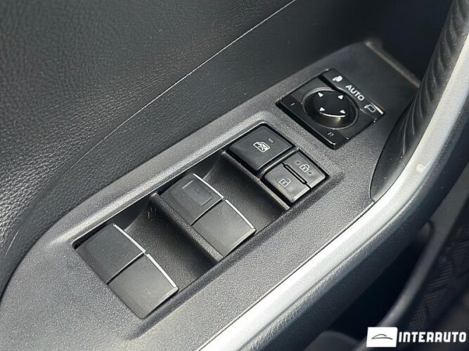 Toyota Rav-4 35 interauto-car