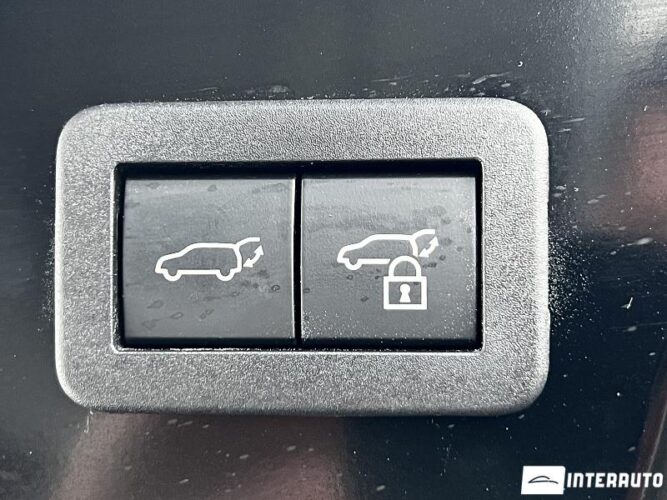 Toyota Prius 53 interauto-car