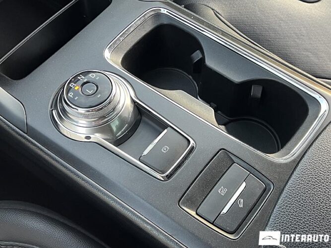 Ford Fusion 44 interauto-car