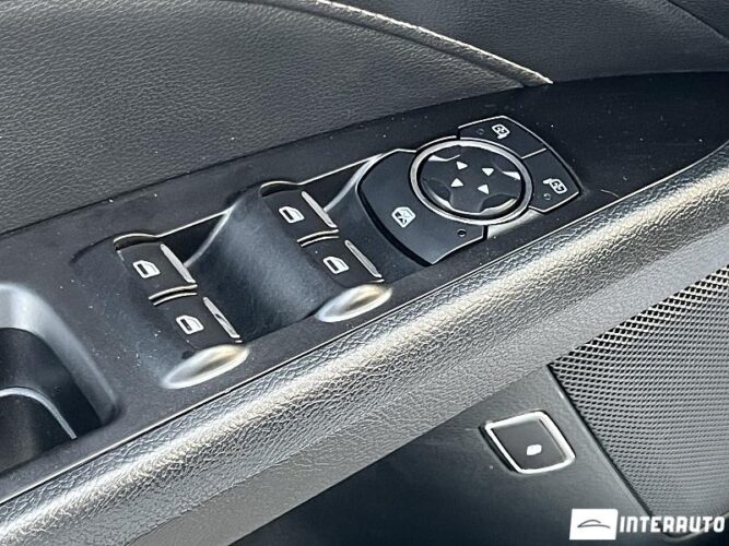 Ford Fusion 51 interauto-car