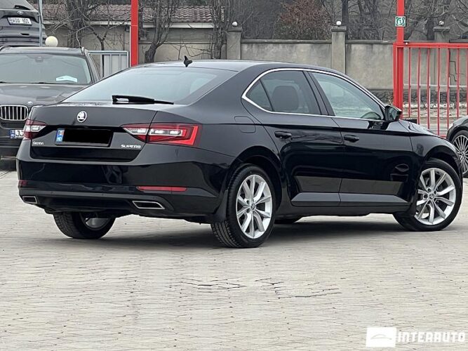 Skoda Superb 33 interauto-car