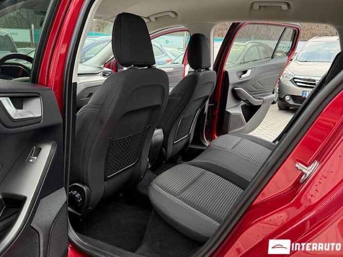 Ford Focus 38 interauto-car