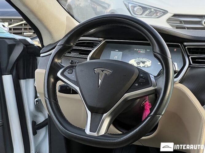 Tesla Model S 36 interauto-car