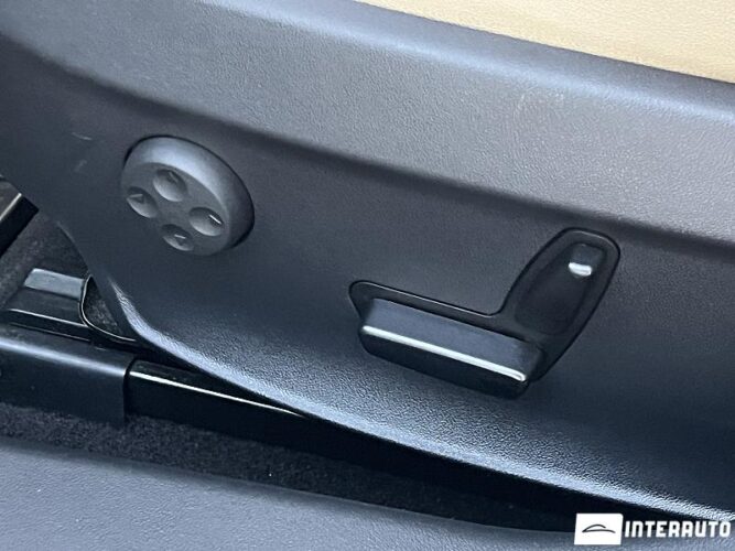 Tesla Model S 46 interauto-car