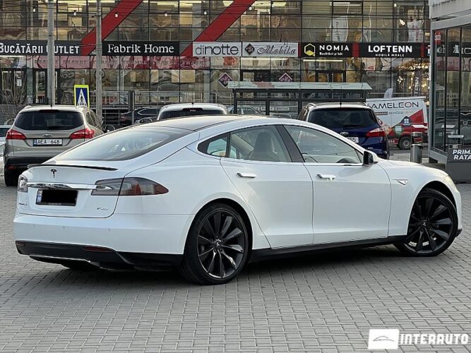 Tesla Model S 32 interauto-car
