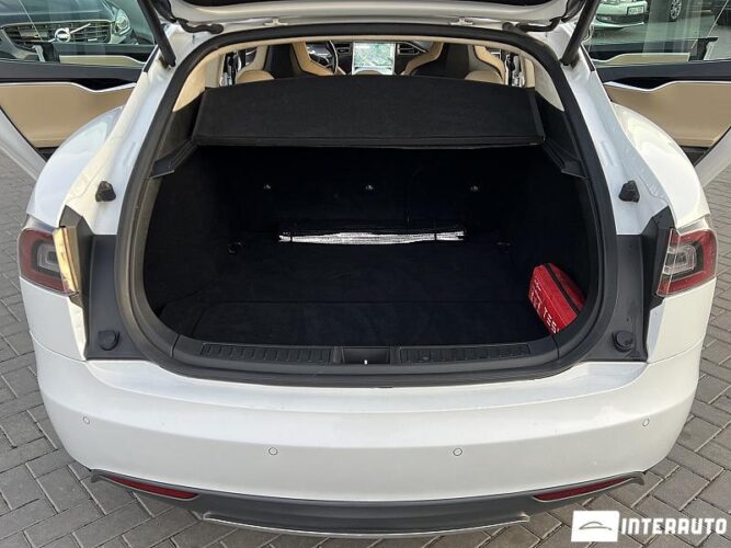 Tesla Model S 47 interauto-car
