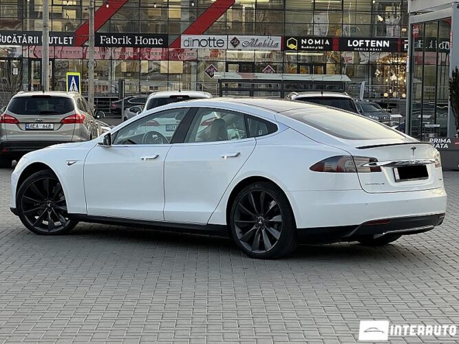 Tesla Model S 33 interauto-car