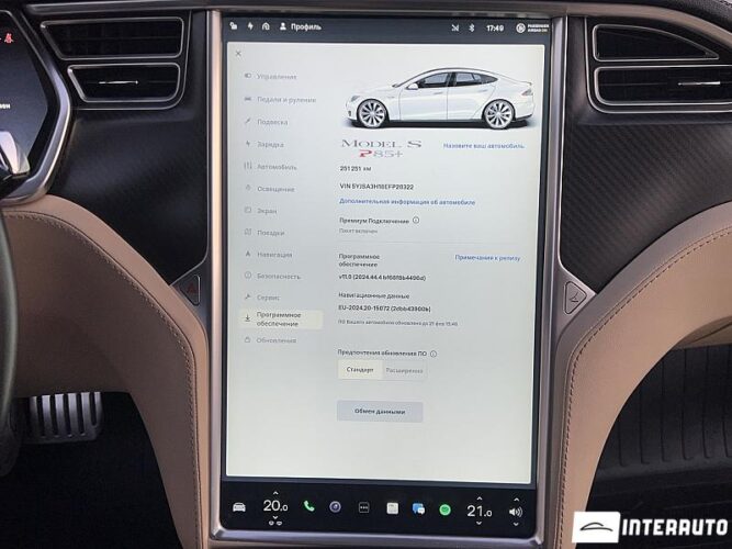 Tesla Model S 38 interauto-car