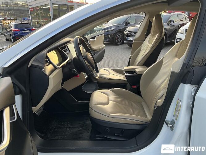 Tesla Model S 34 interauto-car
