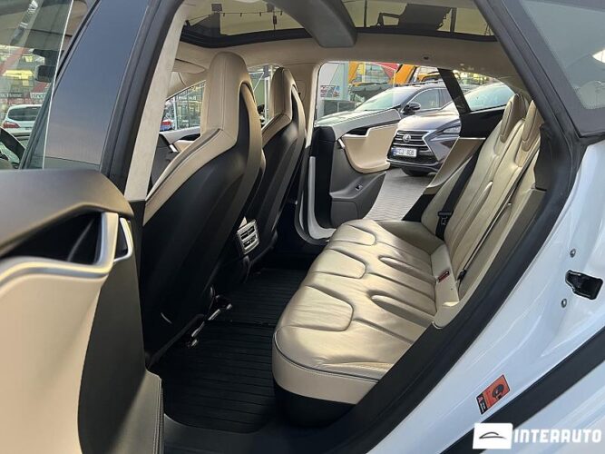 Tesla Model S 40 interauto-car