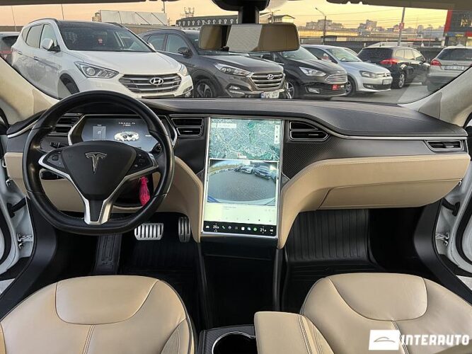 Tesla Model S 35 interauto-car