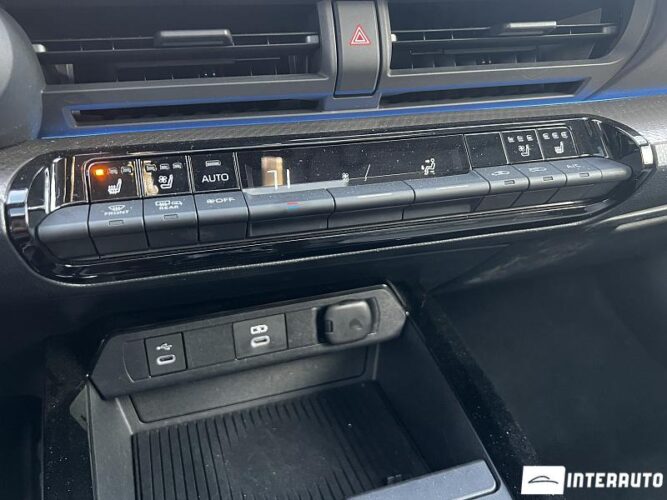 Toyota Prius 48 interauto-car