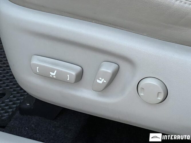 Toyota Prius Plus / V 52 interauto-car