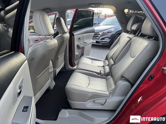 Toyota Prius Plus / V 45 interauto-car