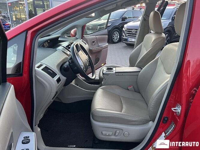 Toyota Prius Plus / V 37 interauto-car