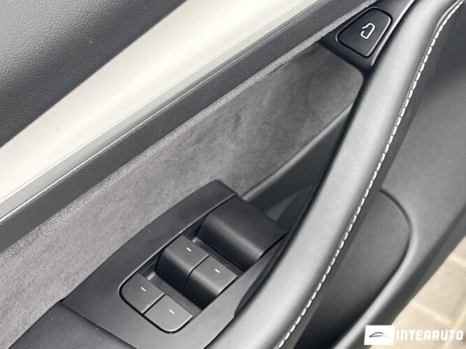 Tesla Model 3 48 interauto-car