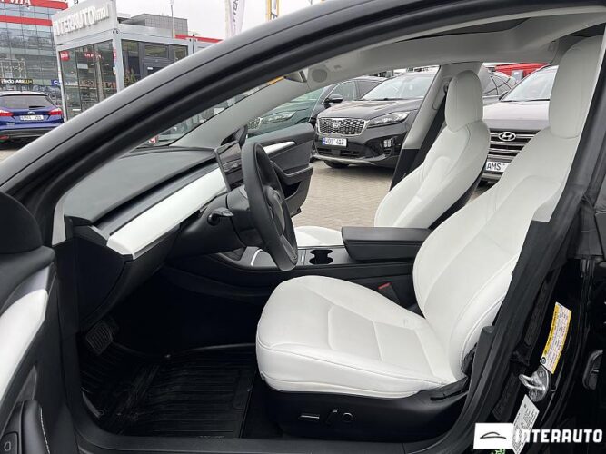 Tesla Model 3 35 interauto-car