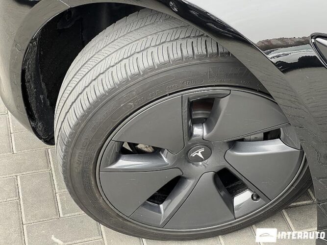 Tesla Model 3 46 interauto-car