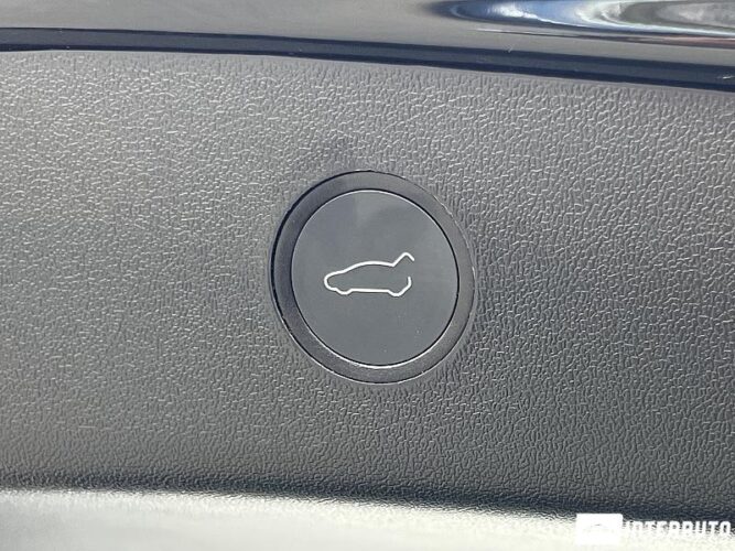 Tesla Model 3 49 interauto-car