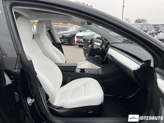 Tesla Model 3 44 interauto-car