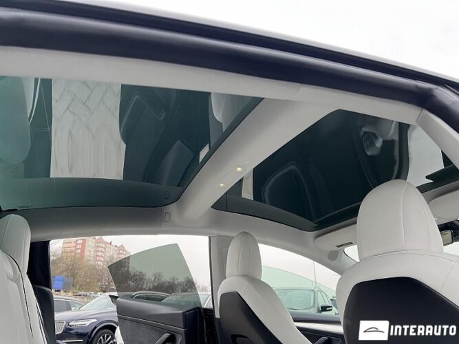 Tesla Model 3 43 interauto-car