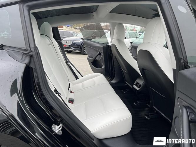 Tesla Model 3 45 interauto-car