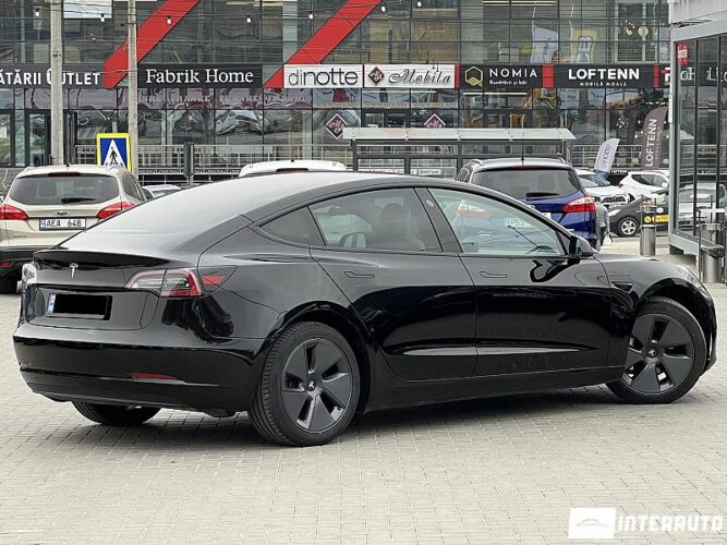 Tesla Model 3 33 interauto-car