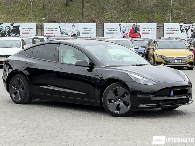 Tesla Model 3 31 interauto-car