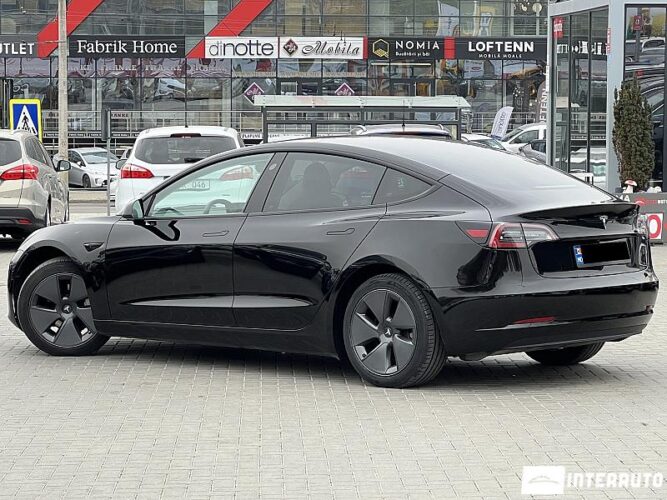 Tesla Model 3 34 interauto-car