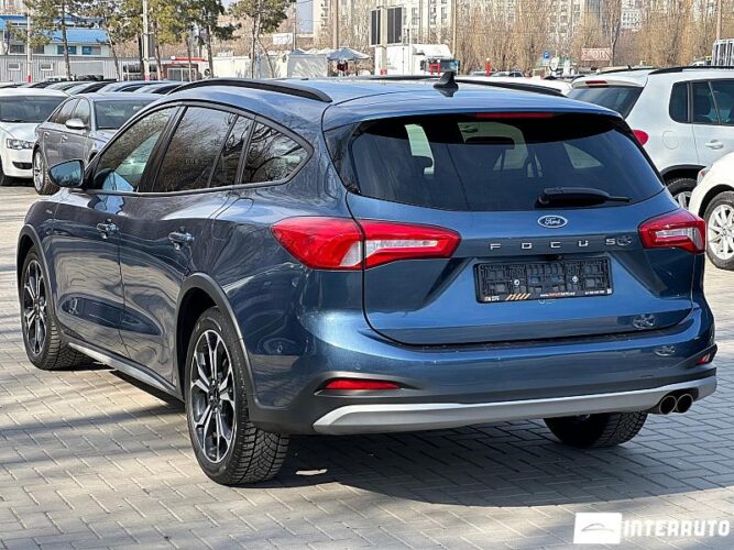 Ford Focus 33 interauto-car