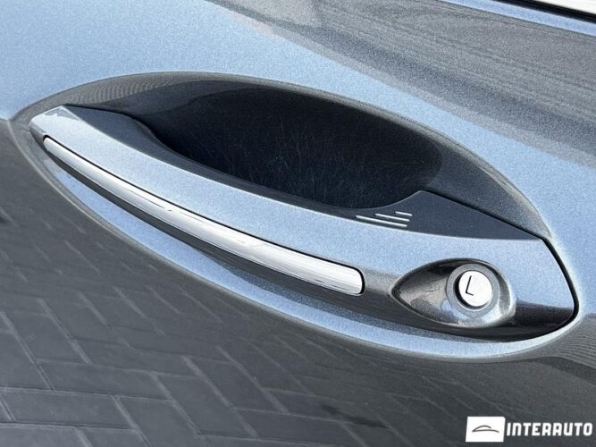 Lincoln MKZ 49 interauto-car