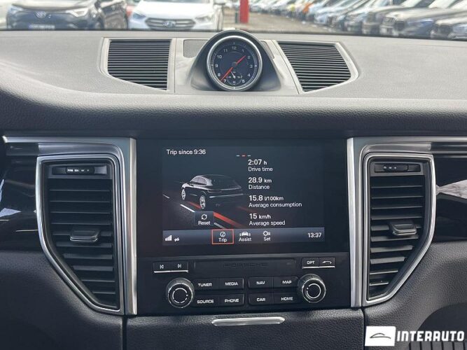 Porsche Macan 37 interauto-car