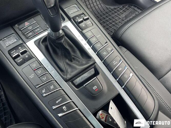 Porsche Macan 38 interauto-car