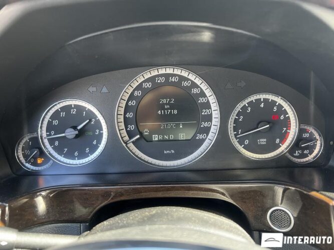 Mercedes E 200 37 interauto-car