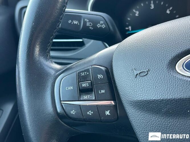 Ford Focus 38 interauto-car