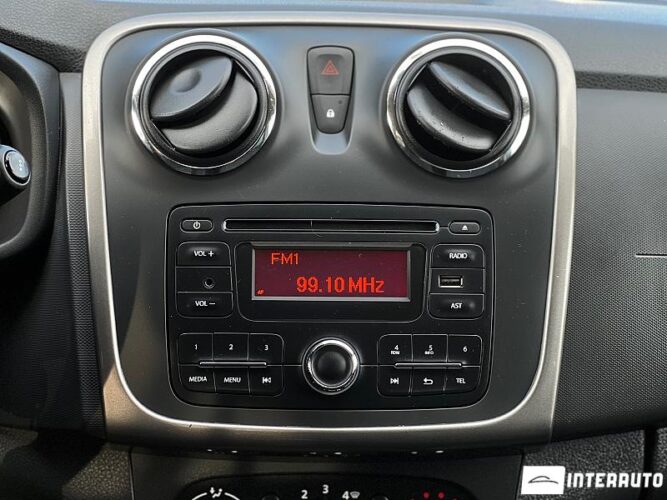 Dacia Sandero 33 interauto-car