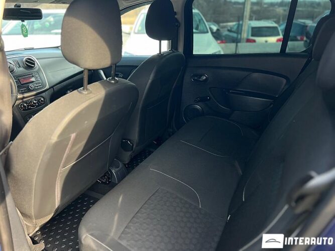 Dacia Sandero 37 interauto-car