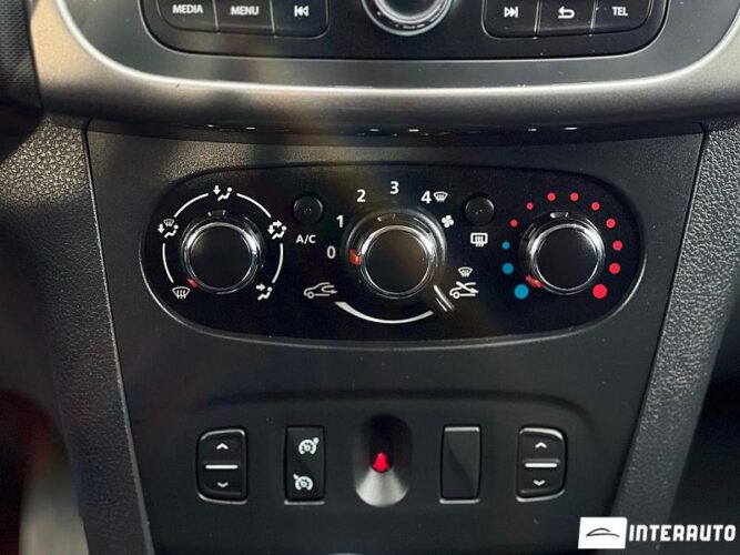 Dacia Sandero 34 interauto-car