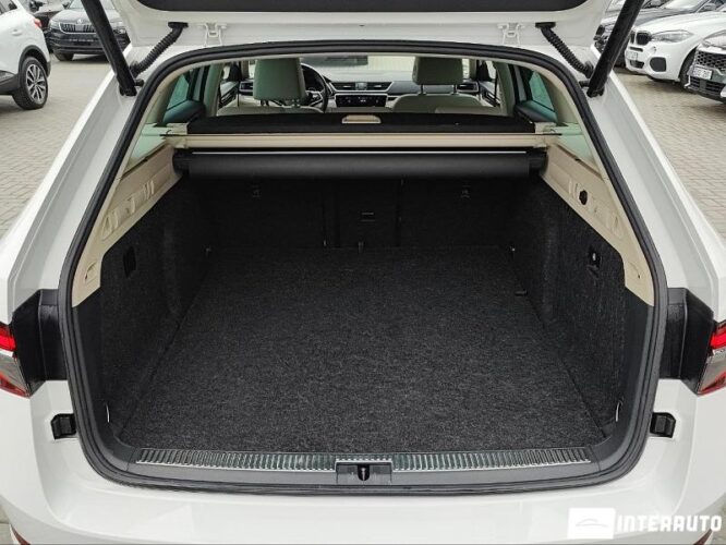 Skoda Superb 42 interauto-car